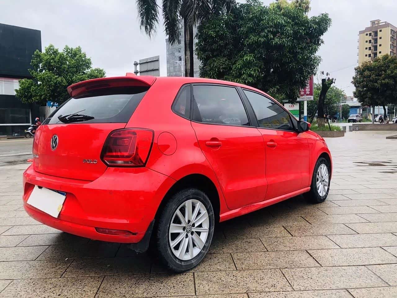 红色的大众polo好骚气呀!