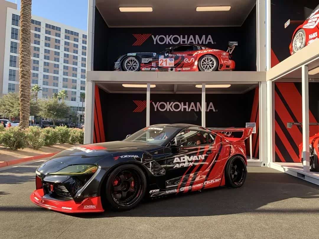 黑红配超燃超有激情的赛道涂装