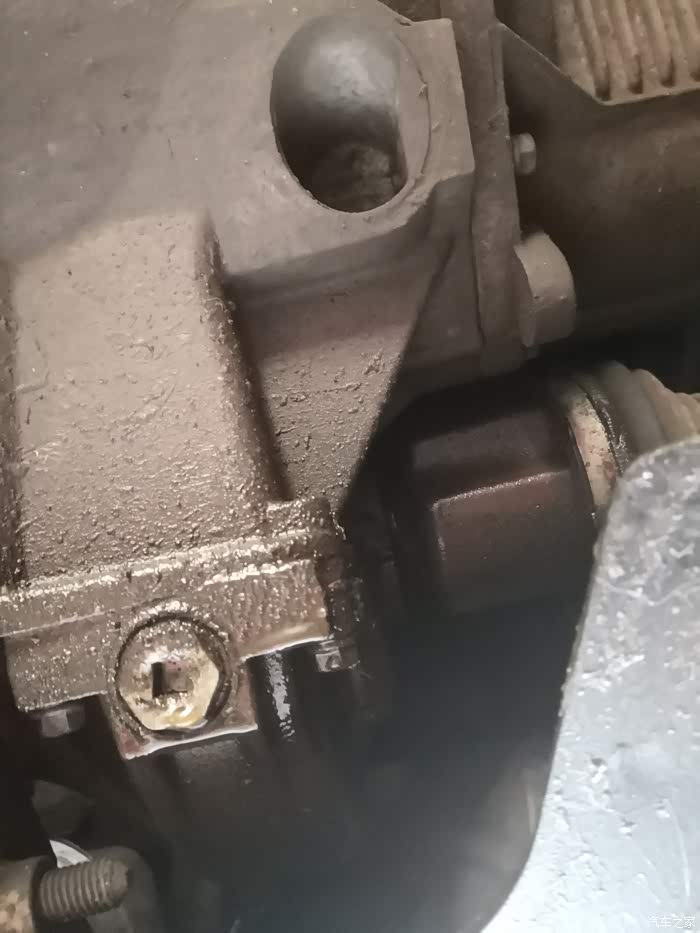 标致新308变速箱处渗油