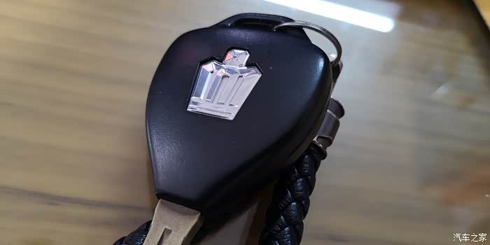 请问下12代直板皇冠标钥匙哪里有买