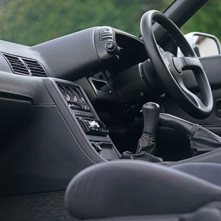 日产gtr r32,横扫欧洲赛场的天际线放在今天依然是硬刚的