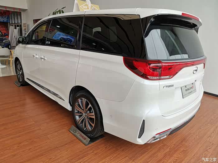 传祺gm8自动门商务范满满