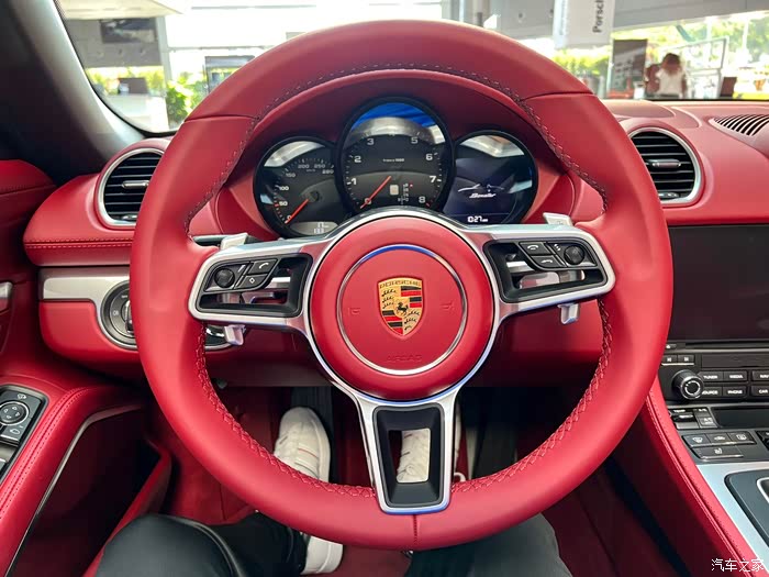 想把方向盘改成红色的包括中心的板盖坐标深圳有没有推荐