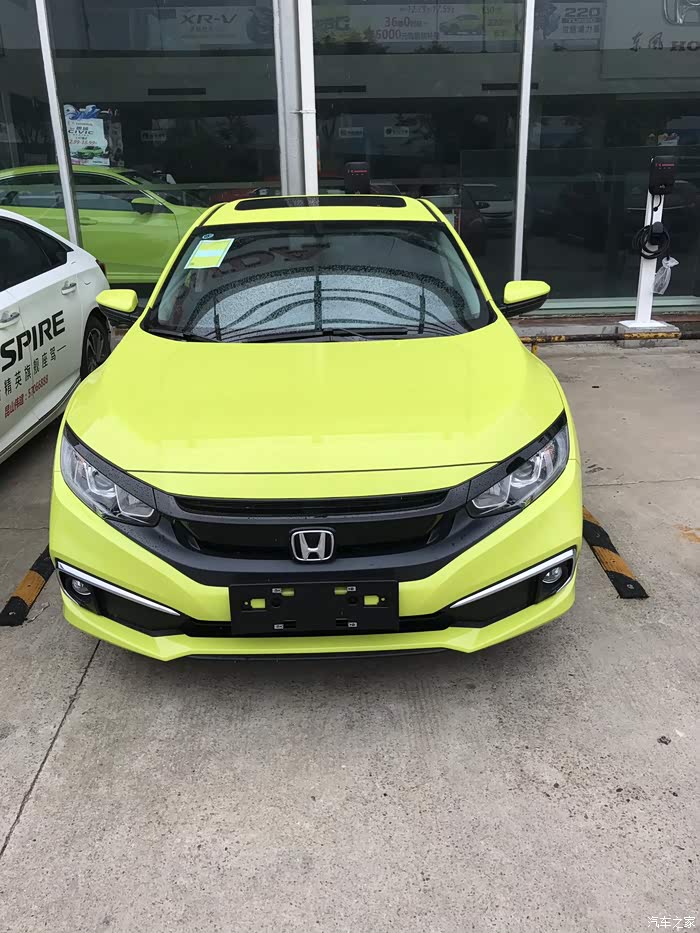 思域的闪烈黄配色是只有新款的车型才有的吗