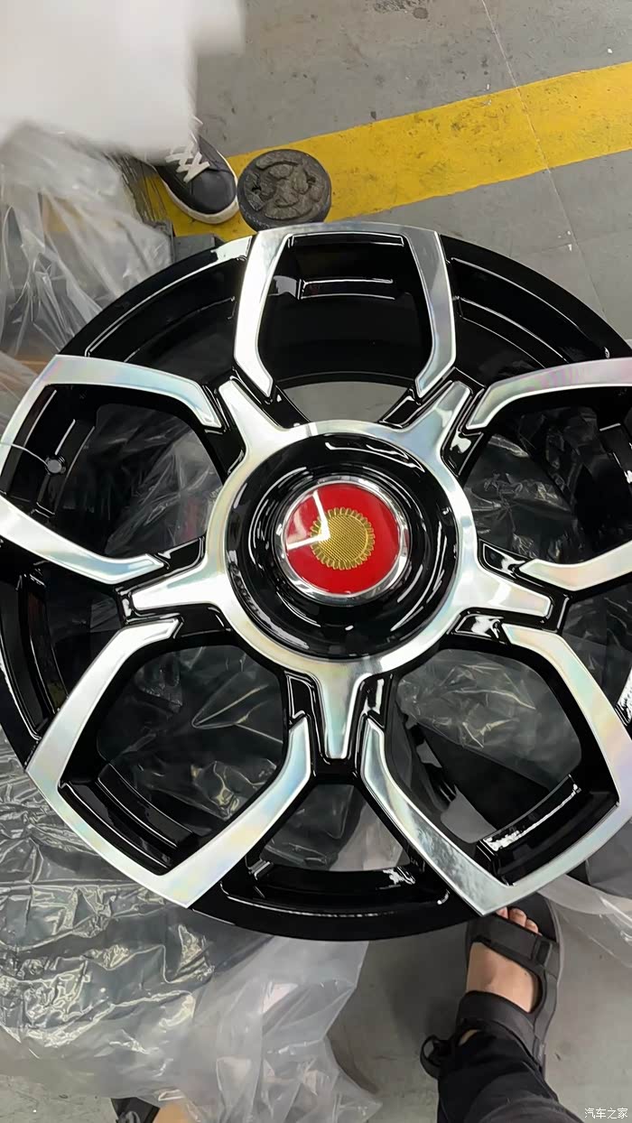 红旗ehs9轮毂改装看着效果还不错啊