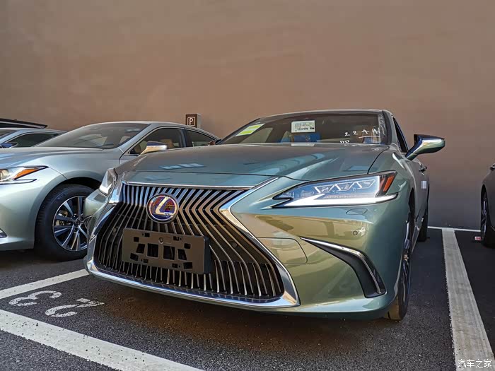 雷克萨斯es300h尊享版凌波玉色本周就可以提车了