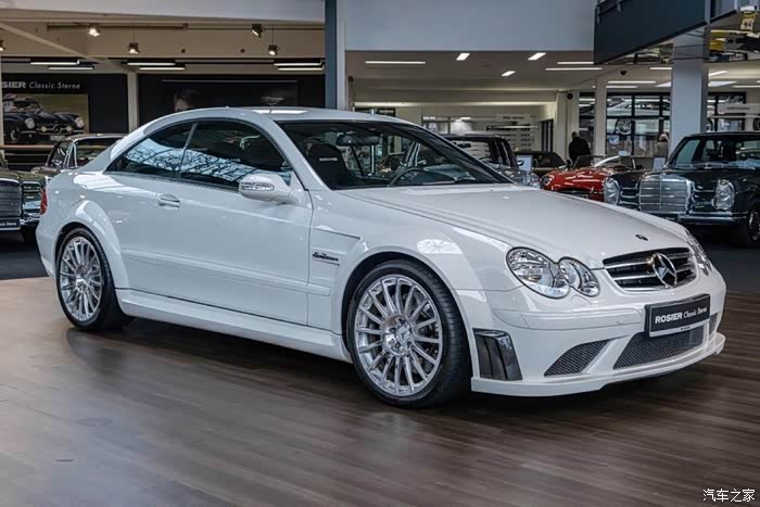 白色的奔驰mercedesamgclk63难得一见