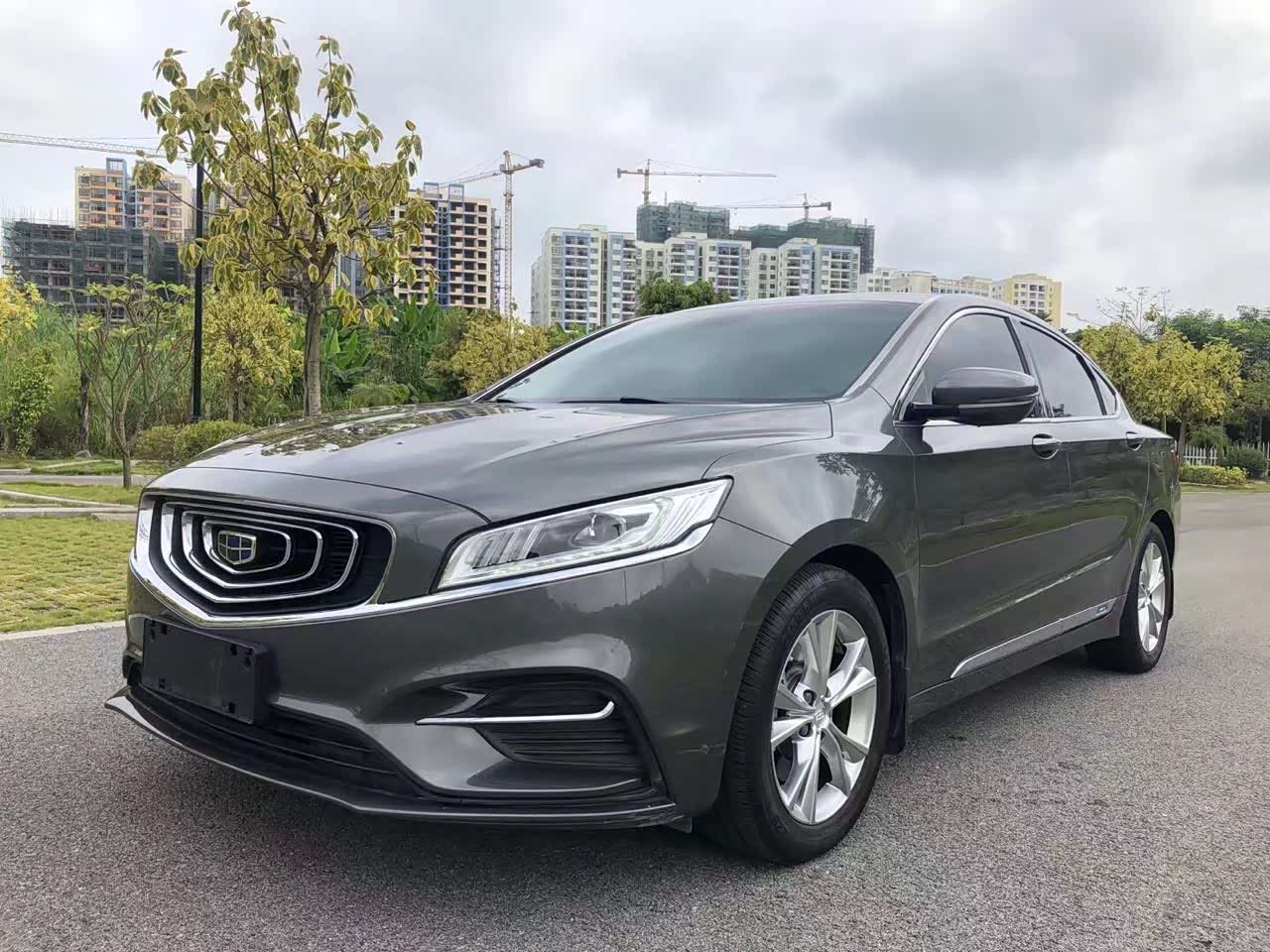 我觉得吉利博瑞是最美的国产b级车这个颜色真帅气