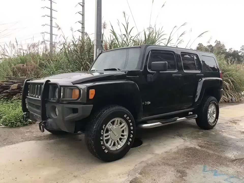 11款大悍马h3 3.7,黑色黑内,非常的霸气