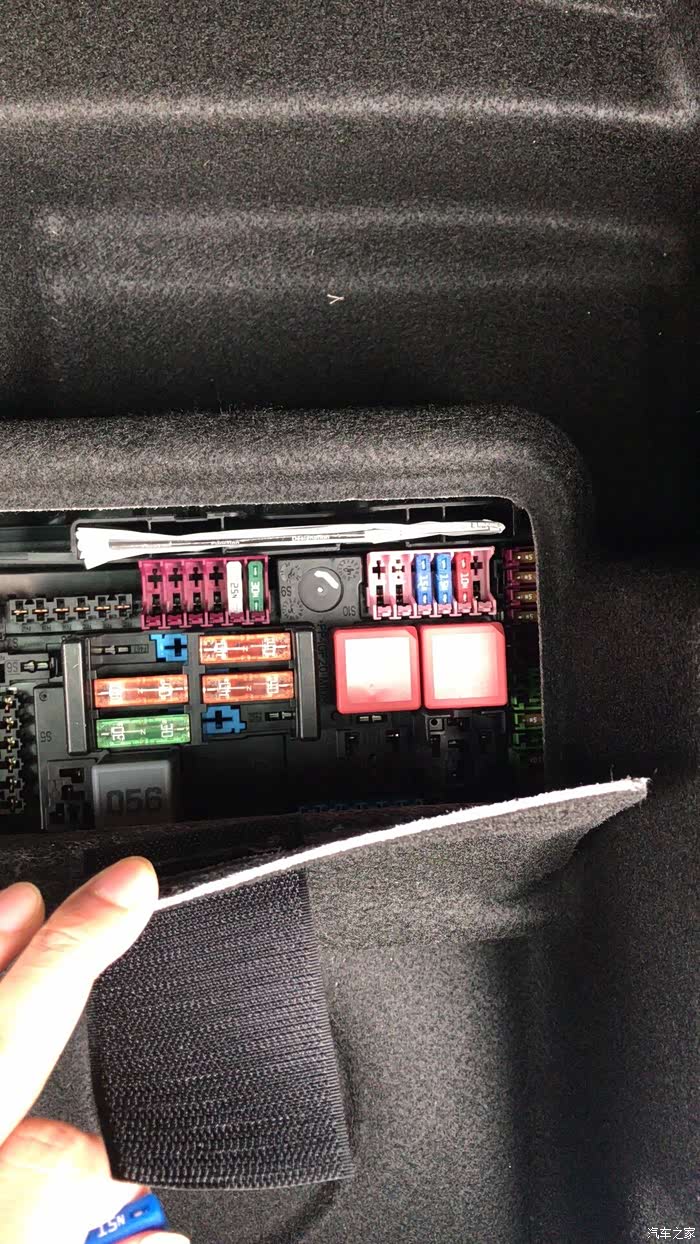glc260点烟器保险丝烧断,更换发现没有备用的