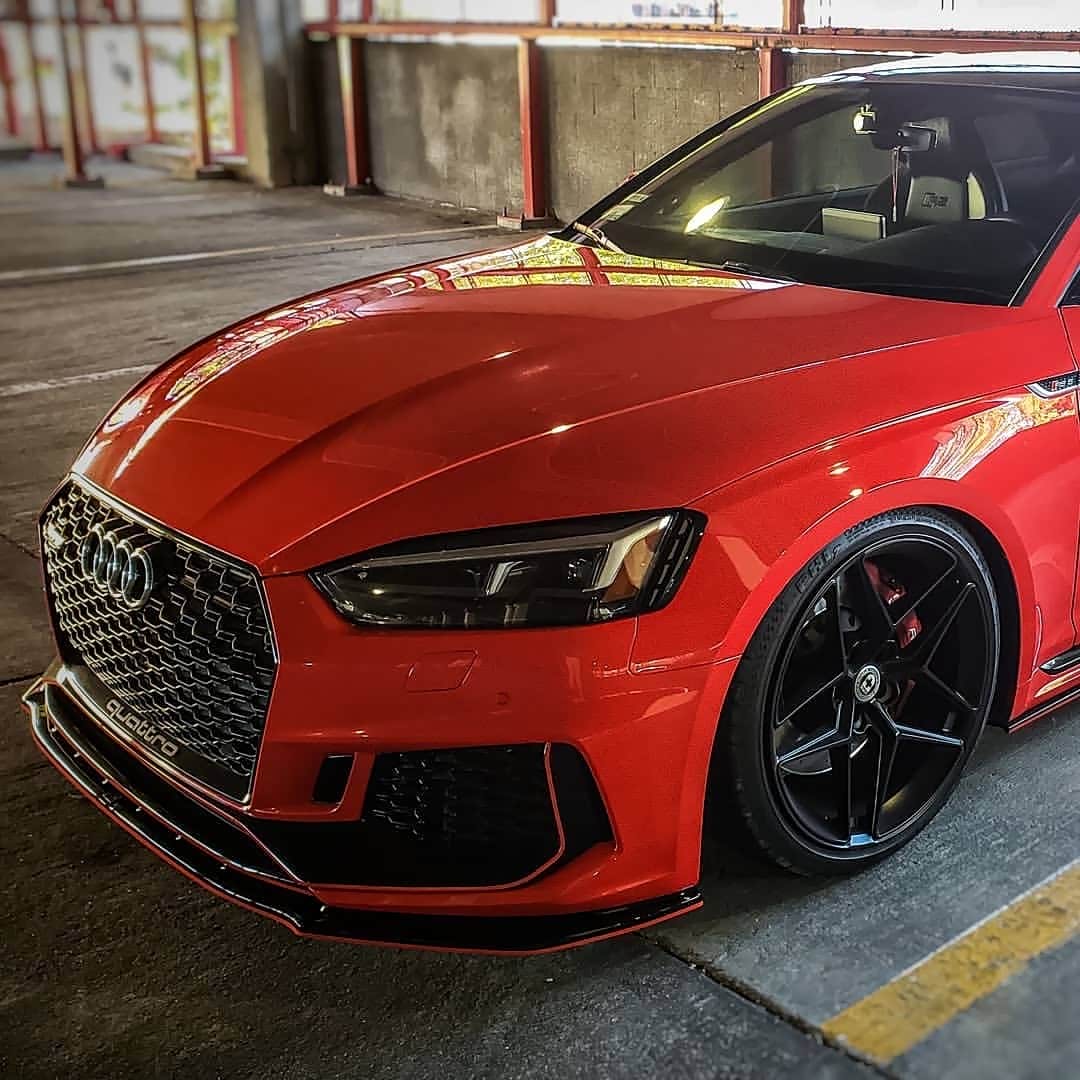 奥迪rs5红色激情无限,多少男人的梦想.