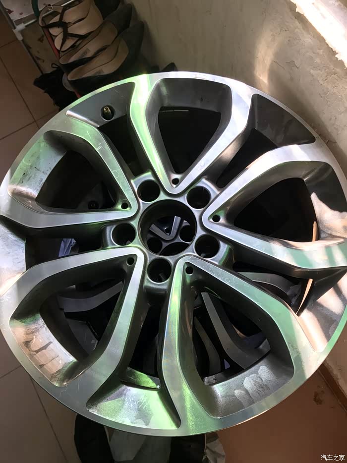 奔驰c200l原车花瓣轮毂