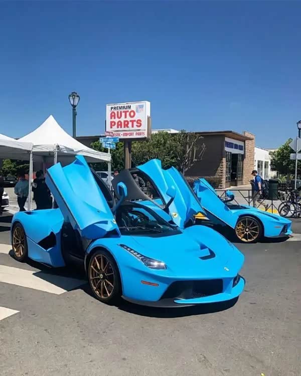 迈阿密蓝法拉利拉法这个颜色太稀有了