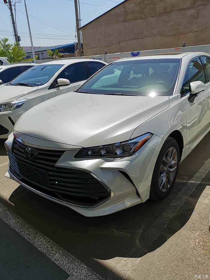 亚洲龙白色汽油进取200800已提车