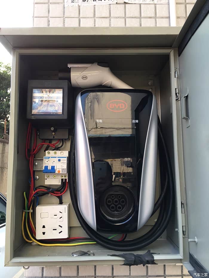 充电箱有装散热的吗,有弄过的兄弟上个图参考下