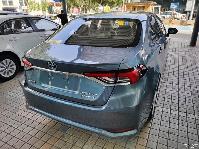 沈阳第一台第十二代卡罗拉双擎精英版天青石金属色浅内饰