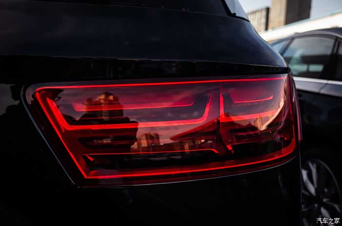 q7尾灯细节