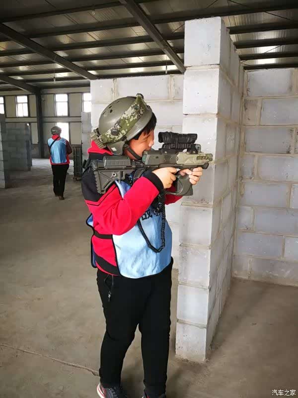 小朋友们都喜欢枪战游戏