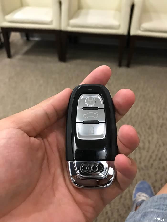 奥迪rs6哑光灰,简单提车感受