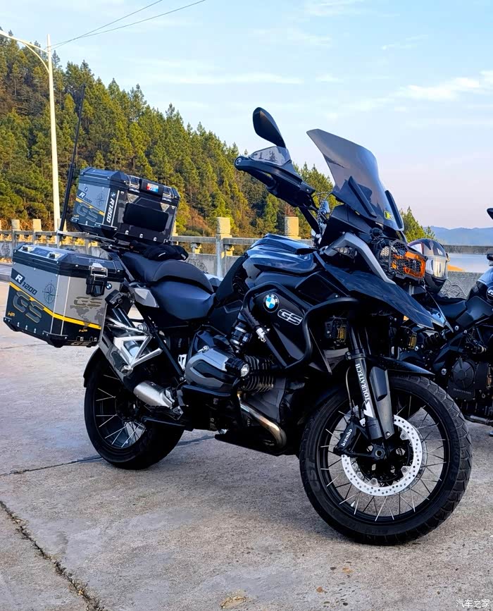 黑武士蓝鸟锐变黑鸟r1200gs