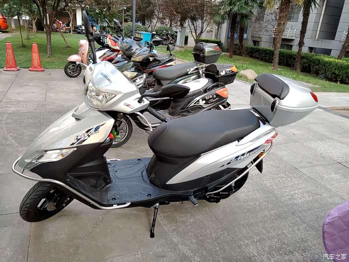 银色还是挺好看的,跟电动车混在一起,不容易被jcss发现