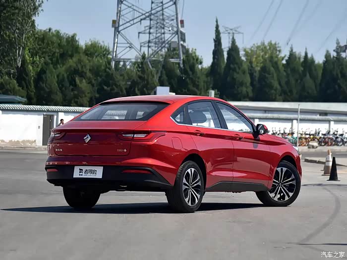 新宝骏rc-6的外观造型富有时尚动感的气息