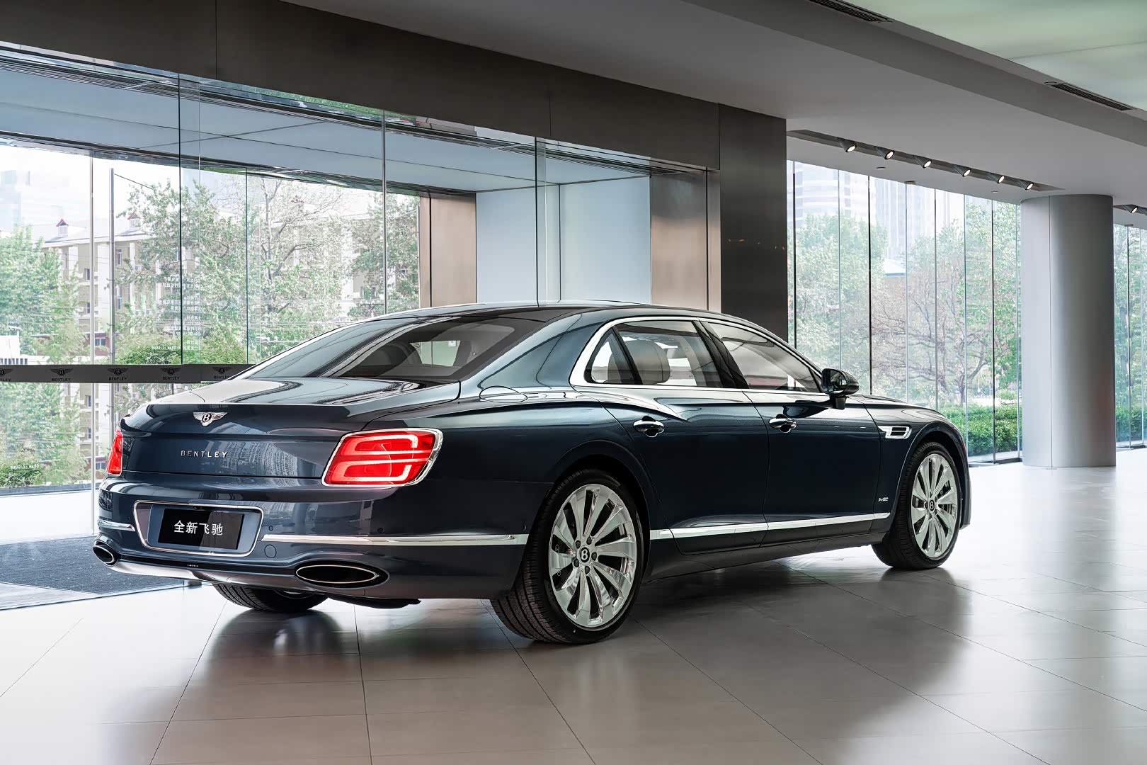 宾利商务车营造出来的永远是奢华感