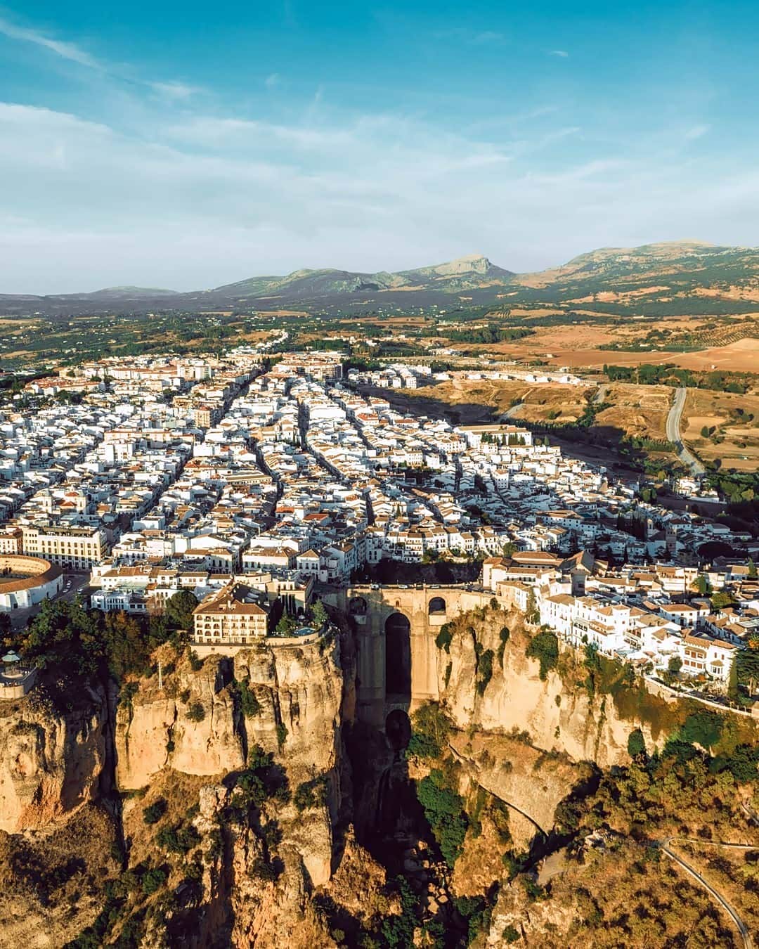 西班牙南部的龙达小镇,海明威笔下的"私奔之城".