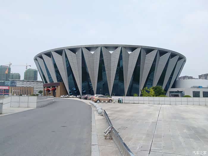 缤越打卡——爱莲文化广场