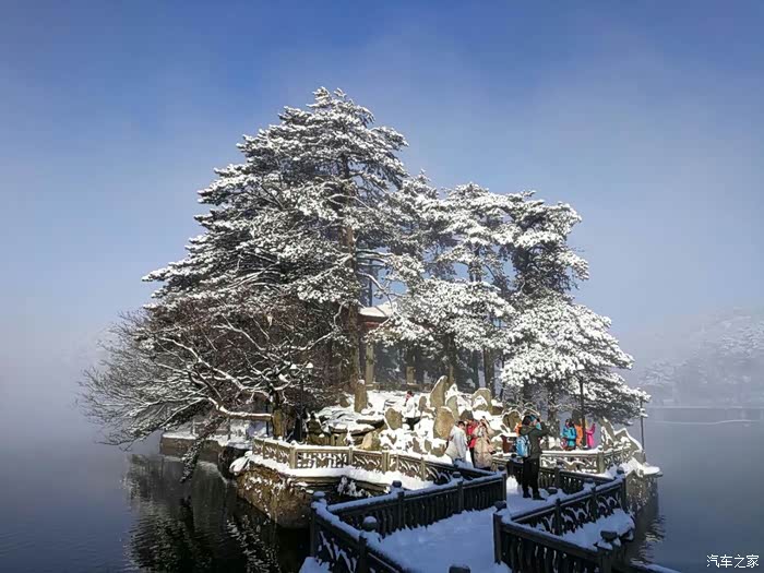 游灵秀庐山逢庐山雪如玉