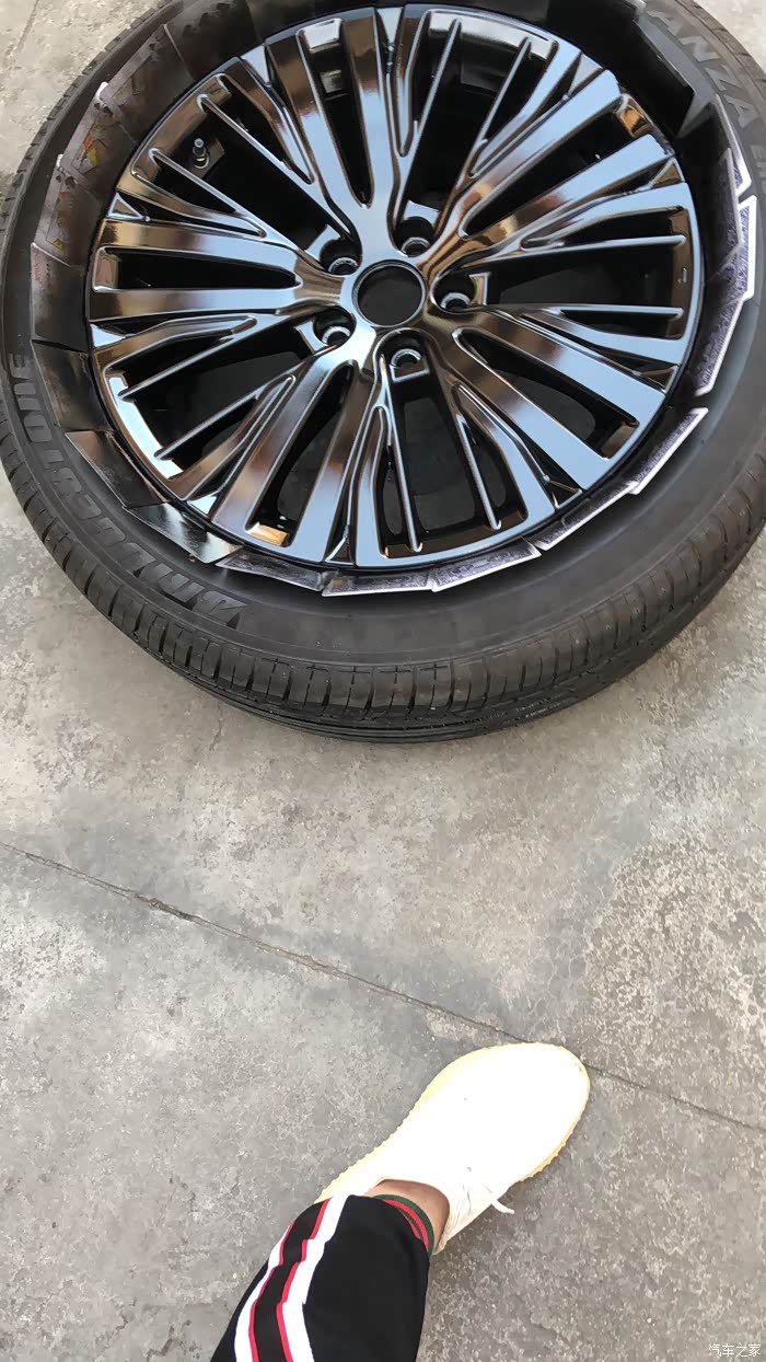 冠道20轮毂喷漆作业