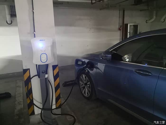 吉利厂家送的充电桩有人拿到安装了吗