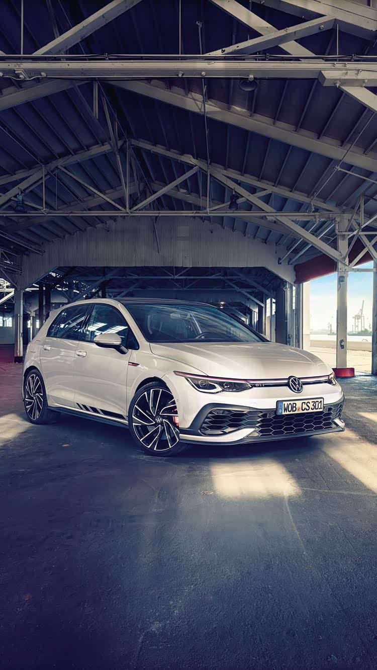 全新第八代高尔夫gti 版本官图曝光,比普通版车型更加战斗.