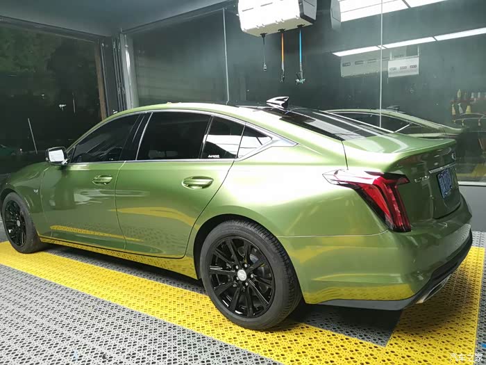 全民用车记凯迪拉克ct5改色超亮金属曼巴绿