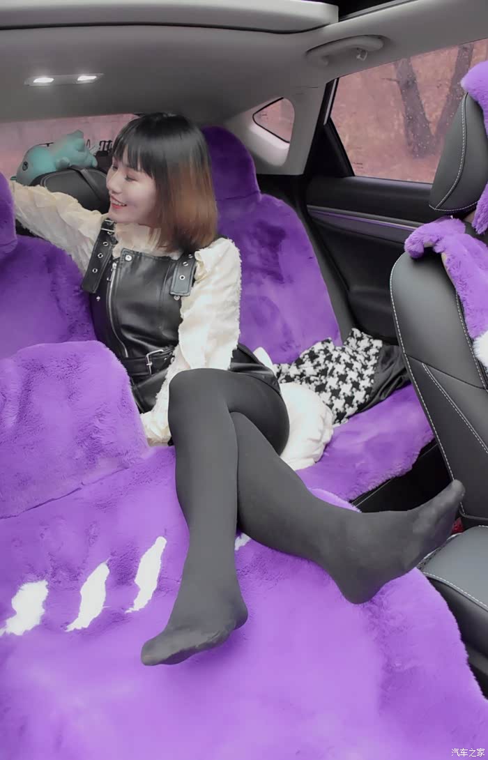 香车美女之丝袜的诱惑