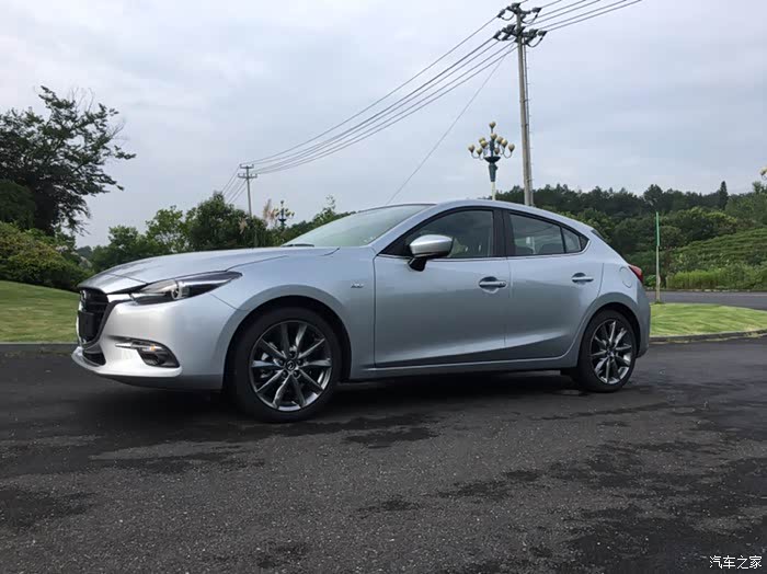 昂克赛拉20两厢运动版顶配落地17