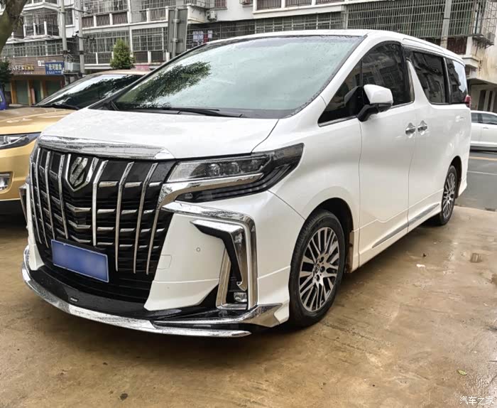 出一台埃尔法15款豪华版公里数少