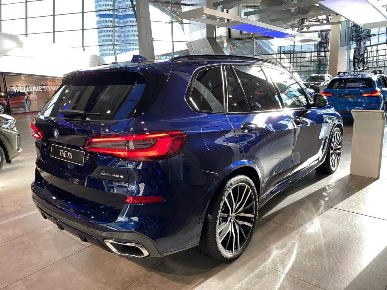 宝马x5混动版即x5xdrive45e是宝马x5的新版