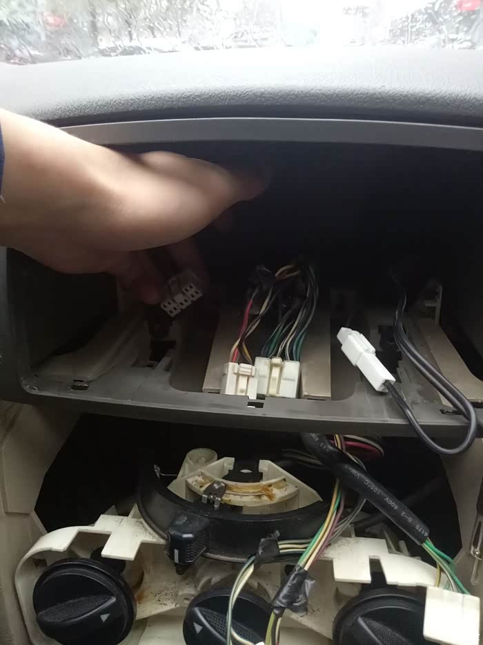 比亚迪f3收音机后这个插头是啥?