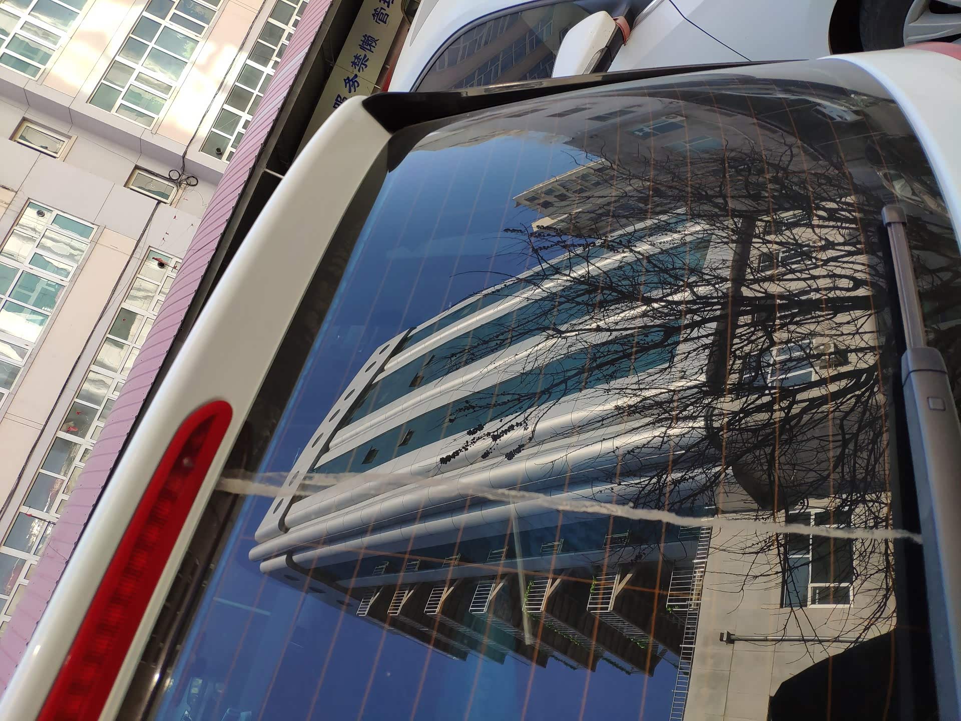 后窗玻璃水口漏水