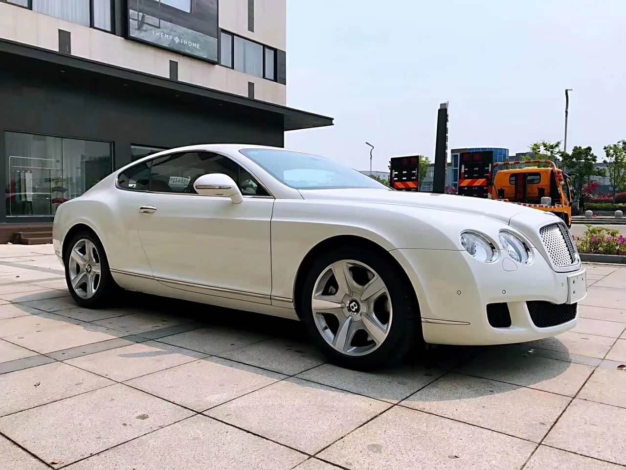 10余年的宾利欧陆gt 6.0t w12,白外红内仍显王者范