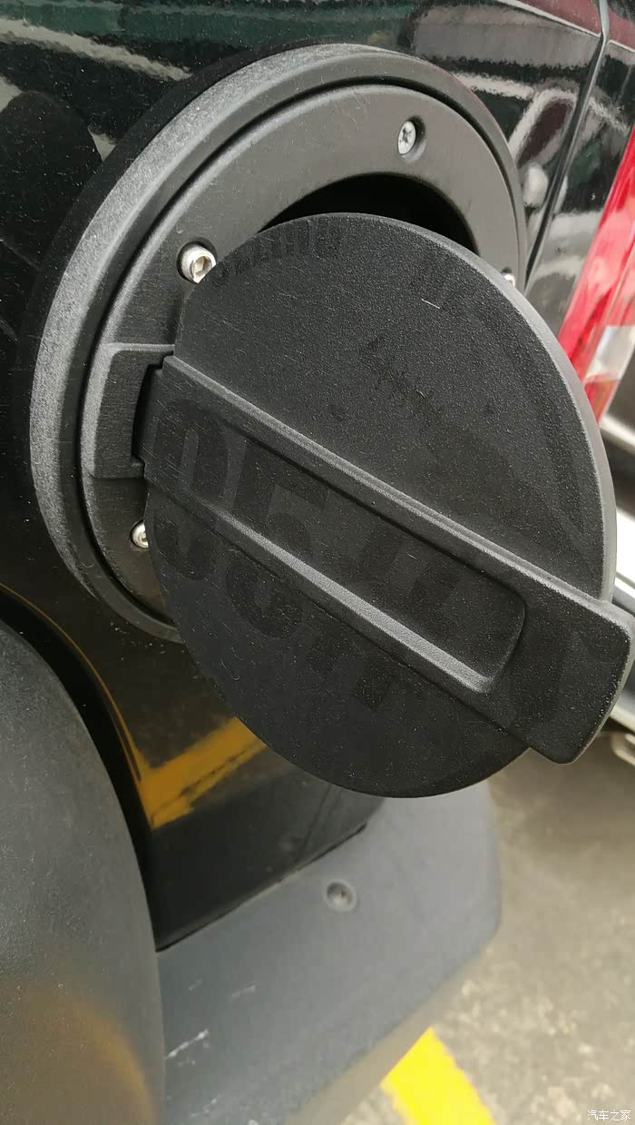 被人撬油箱盖了北京40的油箱盖设计早料到会有这天