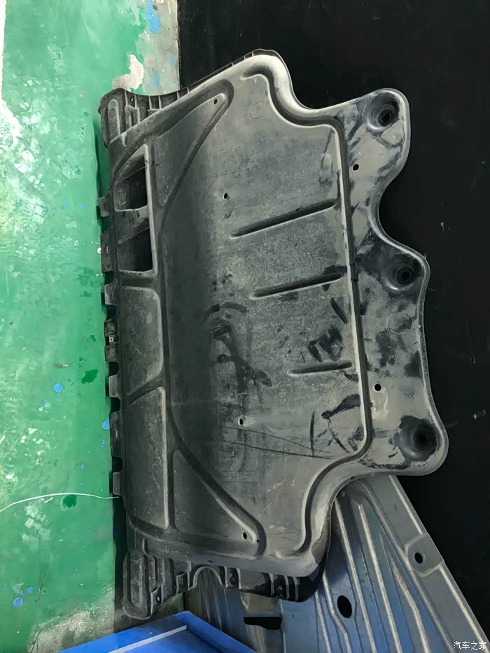 更换原厂树脂发动机护板