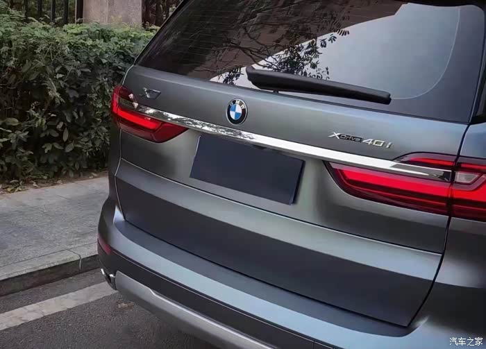 全民用车记宝马x7改装超亚灰蓝车衣