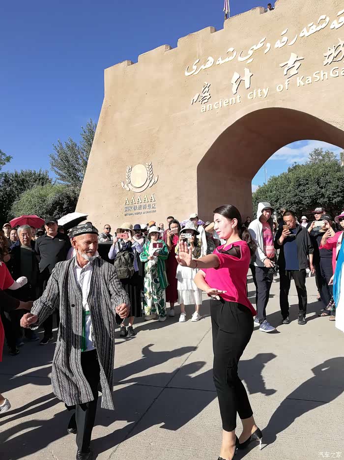 捷途新藏行喀什噶尔古城开城迎宾仪式掠影