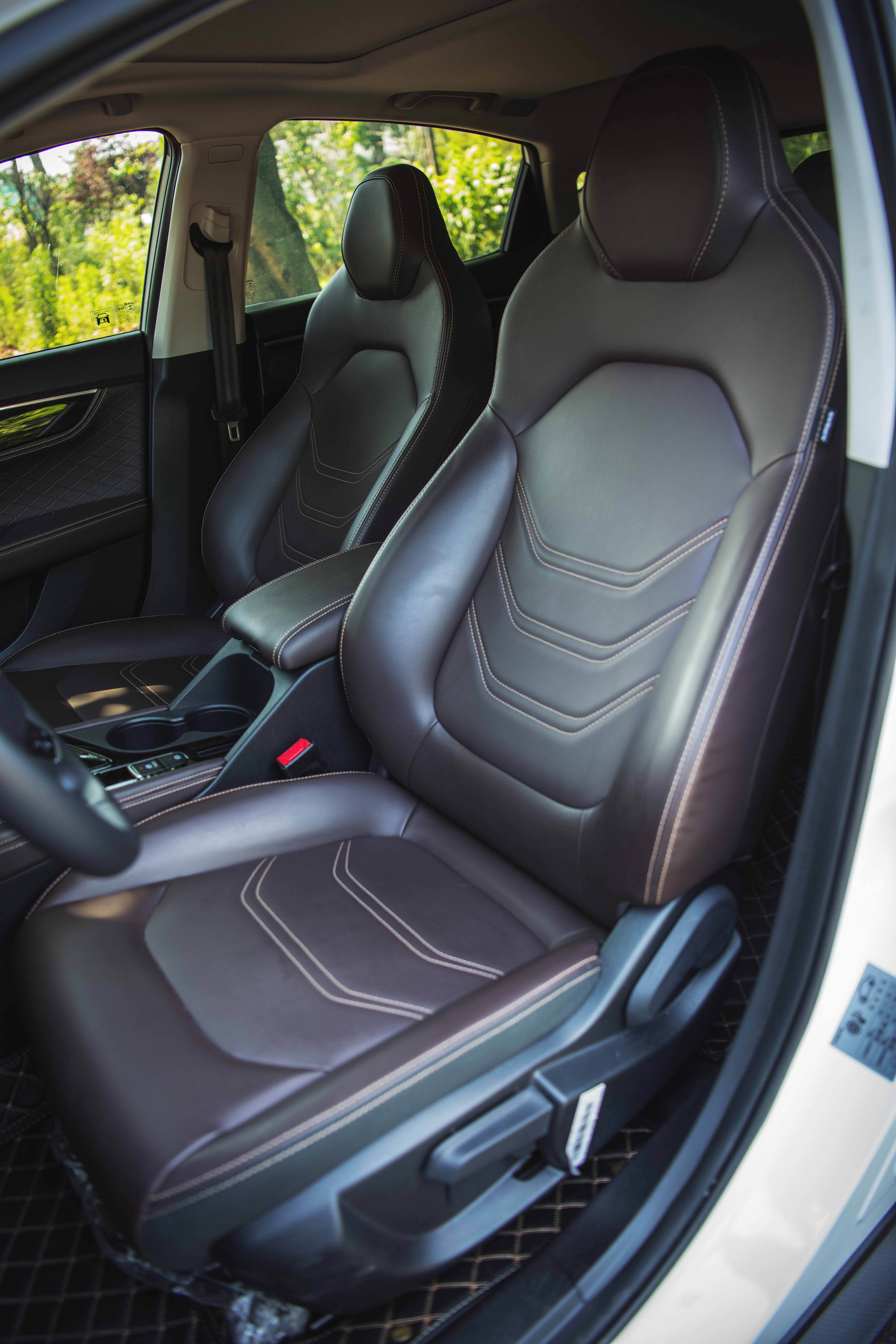 带媳妇自驾嘉悦a5漫游在成都 川锅旧址拍大片