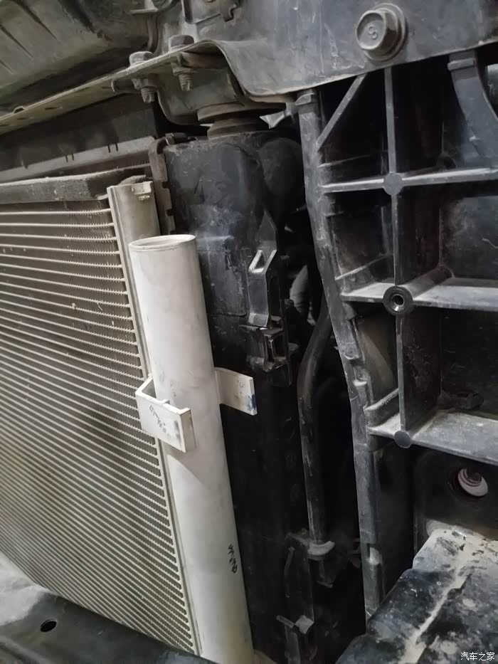 现代ix2515款16l尊贵版散热器冷凝器拆洗