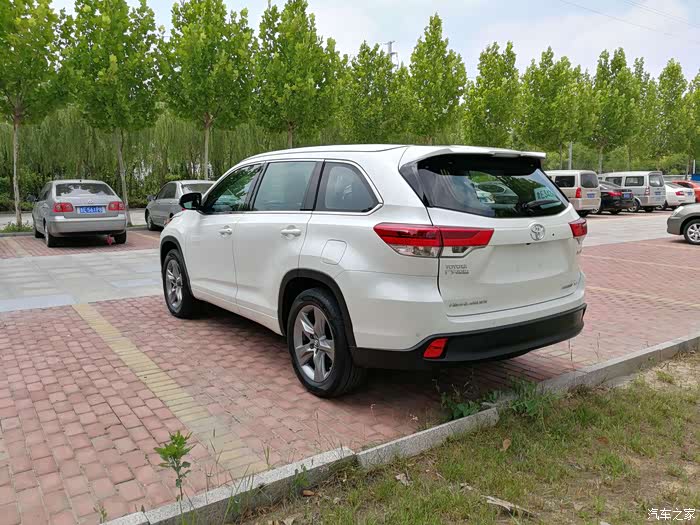 发一发18款汉兰达白色至尊的装饰供大家参考