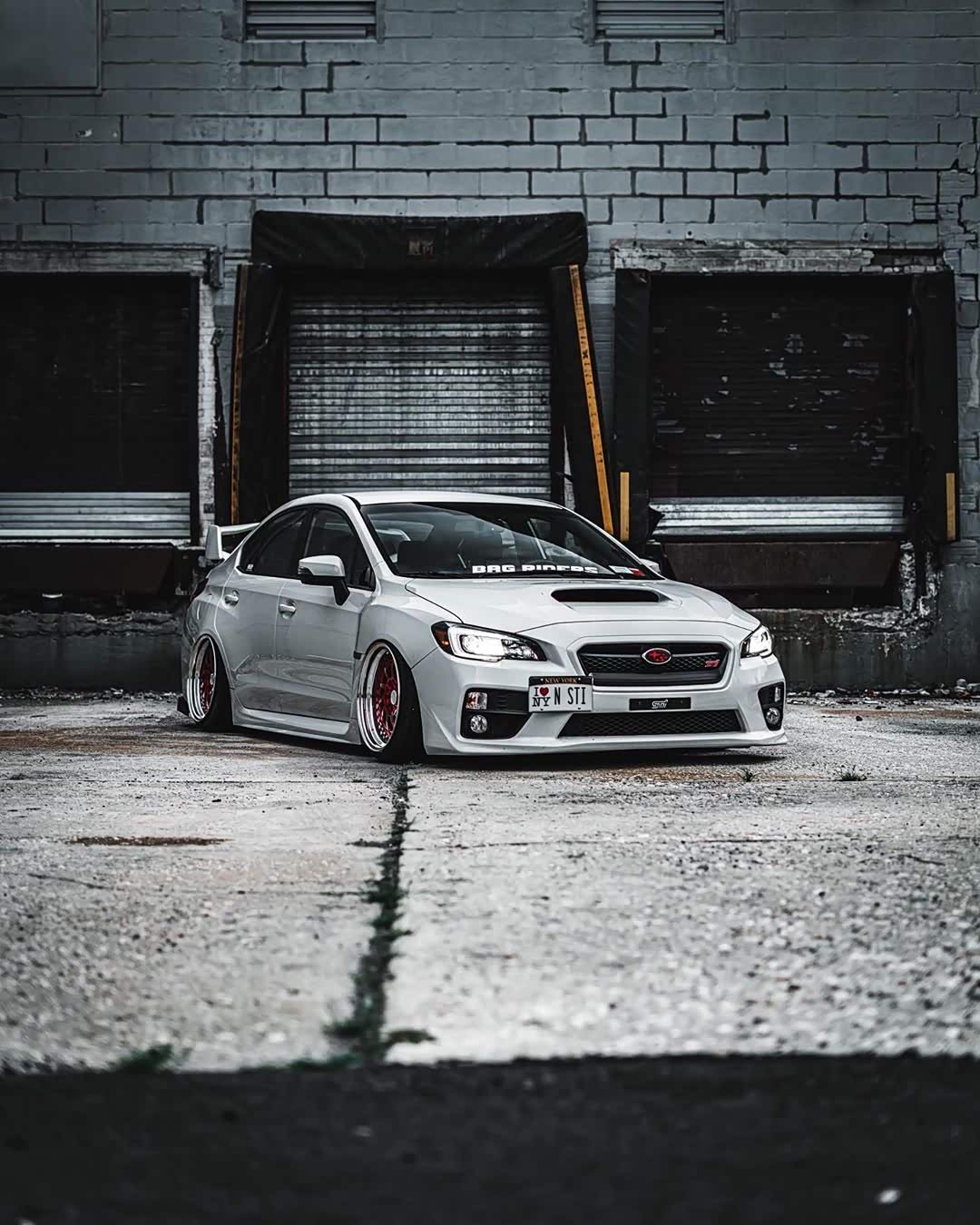 斯巴鲁翼豹sti 11代改装,白色