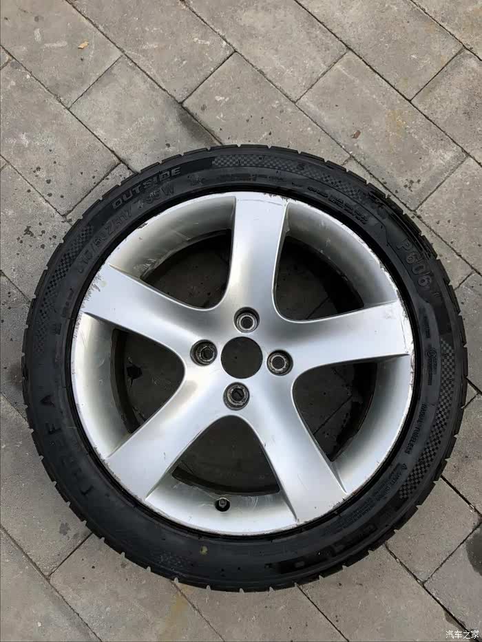 原厂17寸轮毂一个.